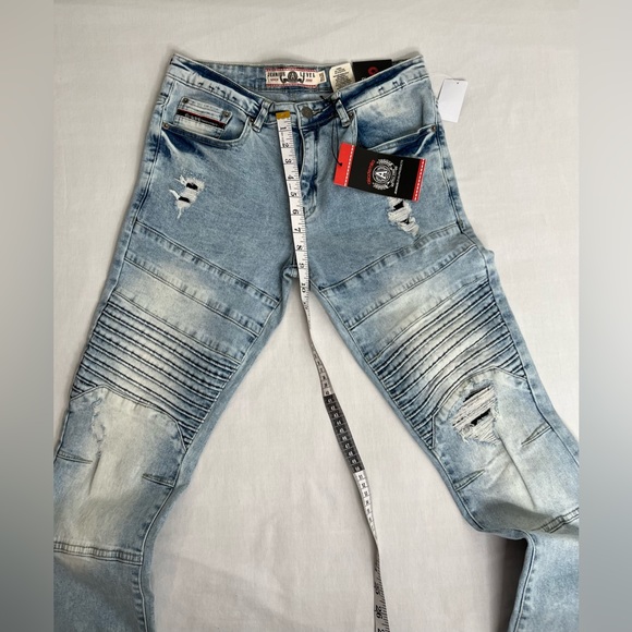 Akademiks Jeanius Level Men’s Jeans Distressed straight Legs denim Size 30X32 - Picture 3 of 8
